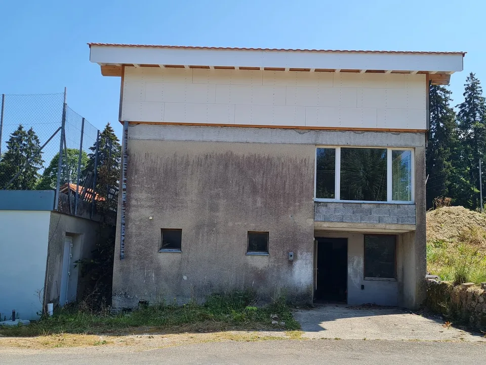 4,5-Zimmer-Haus + Mezzanin am Stadtrand von Saignelégier, wird komplett verkauft