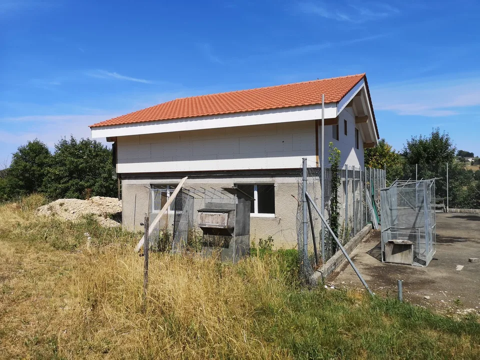 4,5-Zimmer-Haus + Mezzanin am Stadtrand von Saignelégier, wird komplett verkauft