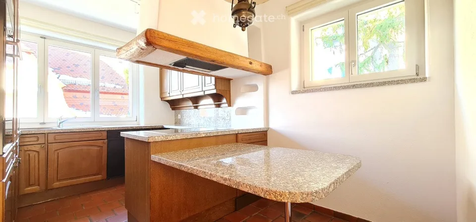 Charmante 3.5-Zimmer-Maisonette-Wohnung mit zwei Balkonen in Zollikon
