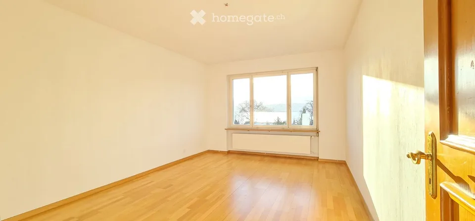 Charmante 3.5-Zimmer-Maisonette-Wohnung mit zwei Balkonen in Zollikon