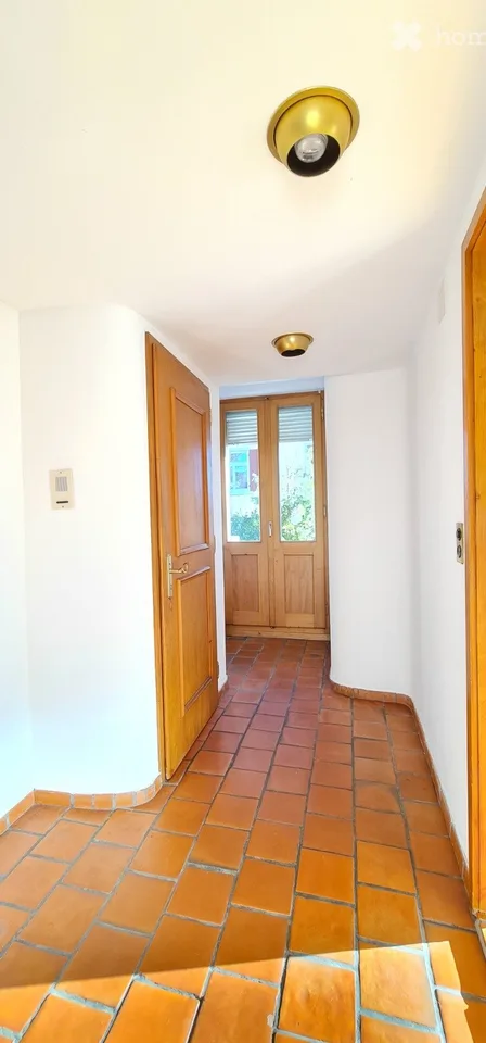 Charmante 3.5-Zimmer-Maisonette-Wohnung mit zwei Balkonen in Zollikon