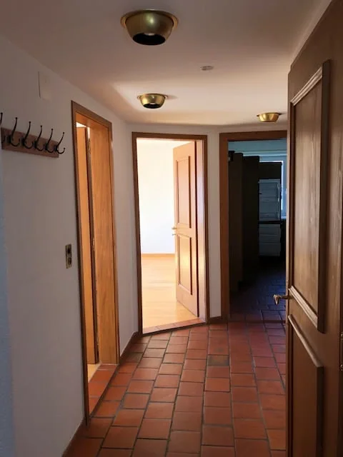 Charmante 3.5-Zimmer-Maisonette-Wohnung mit zwei Balkonen in Zollikon