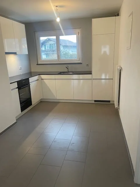 Habiter agréablement après rénovation complète. Veuillez appeler !