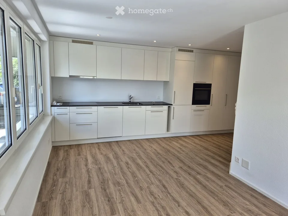 Moderne 2.5-Zimmer-Erdgeschosswohnung mit Terrasse (30m2) in Schmerikon