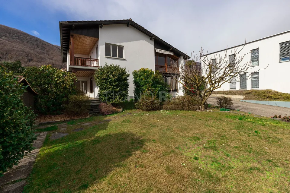 Für Liebhaber von Charaktereigentum – Charmante Villa mit großem Garten in Manno