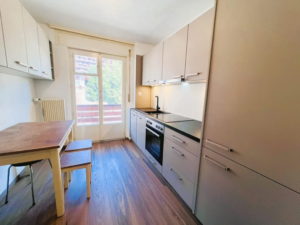 Prächtige 3.5 Zimmer - Geräumig und hell - Ideal gelegen - Schöne Aussicht - Ruhige Lage