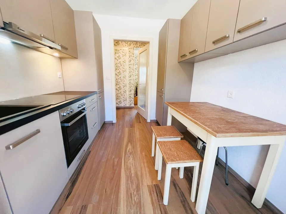 Prächtige 3.5 Zimmer - Geräumig und hell - Ideal gelegen - Schöne Aussicht - Ruhige Lage