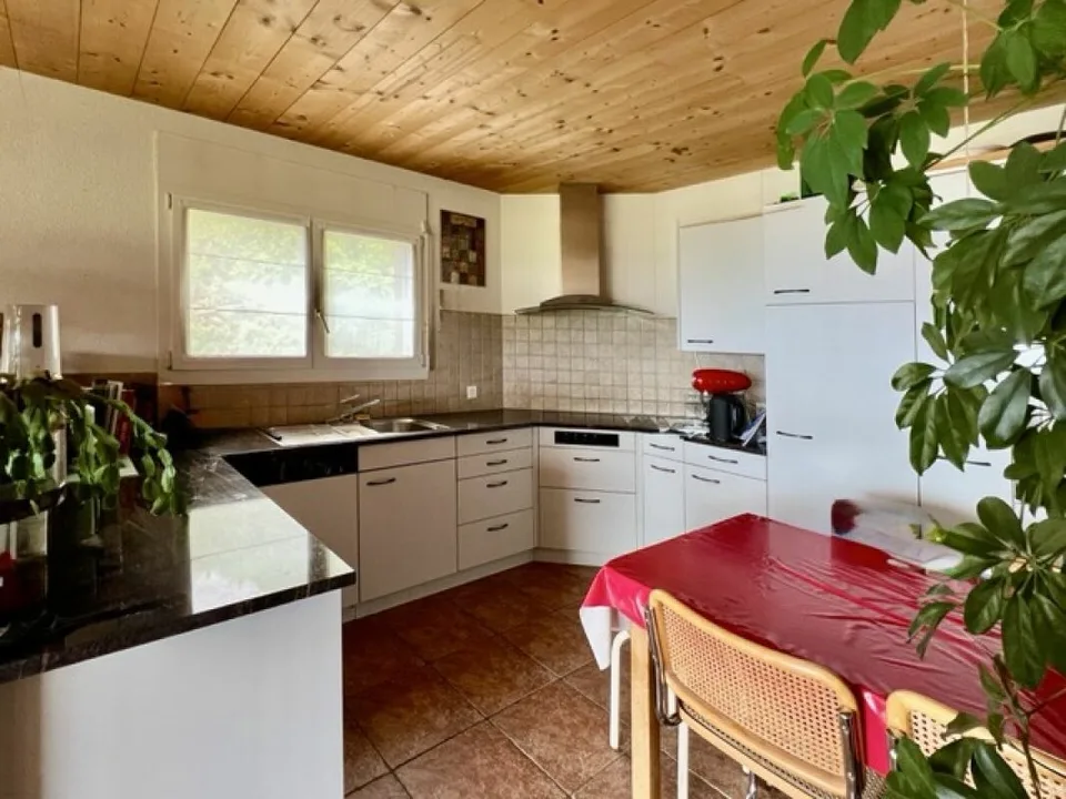 Casa bifamiliare con studio separato