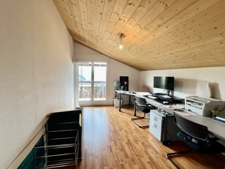 Casa bifamiliare con studio separato