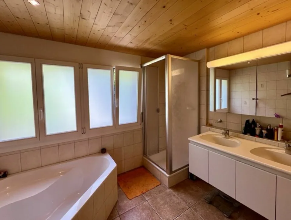 Casa bifamiliare con studio separato