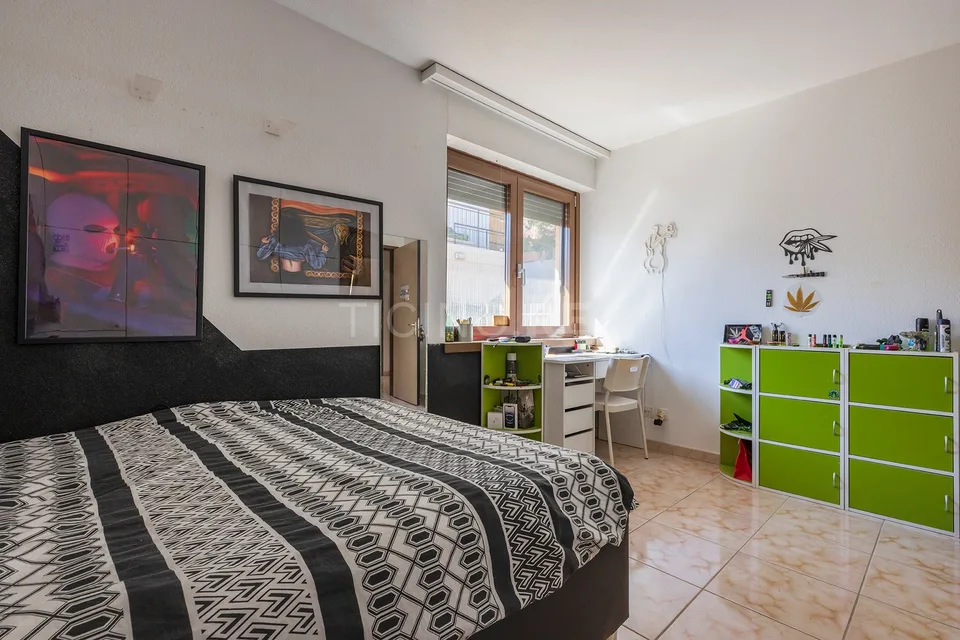 Villa near the lake in Figino – Privacy, nature and possibility of a two-family home just a few minutes from Lugano