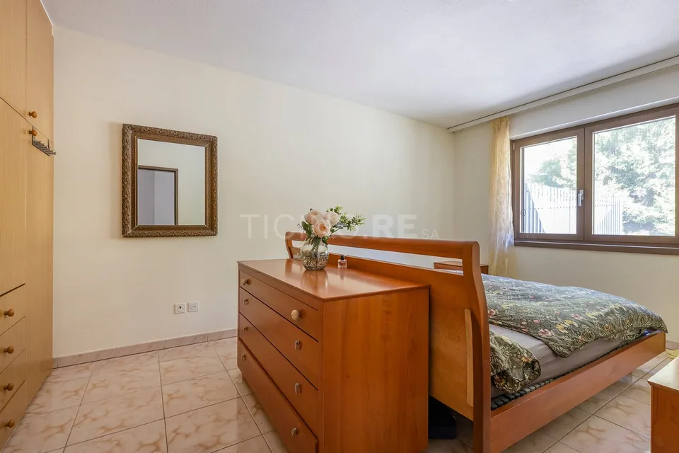 Villa near the lake in Figino – Privacy, nature and possibility of a two-family home just a few minutes from Lugano