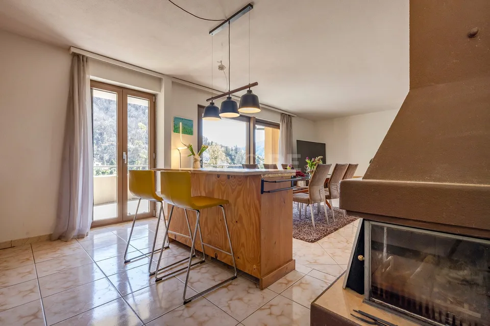 Villa near the lake in Figino – Privacy, nature and possibility of a two-family home just a few minutes from Lugano