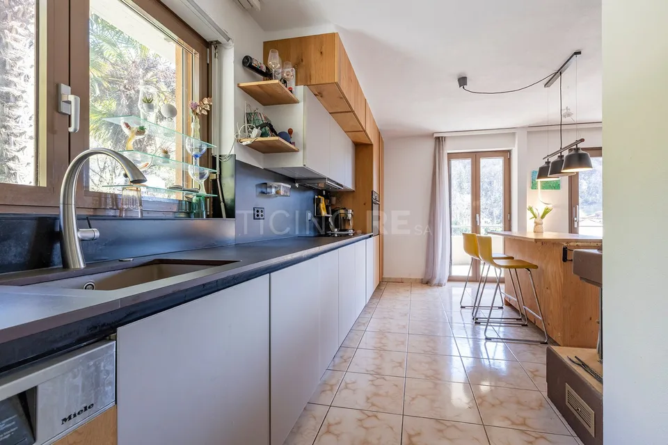 Villa near the lake in Figino – Privacy, nature and possibility of a two-family home just a few minutes from Lugano