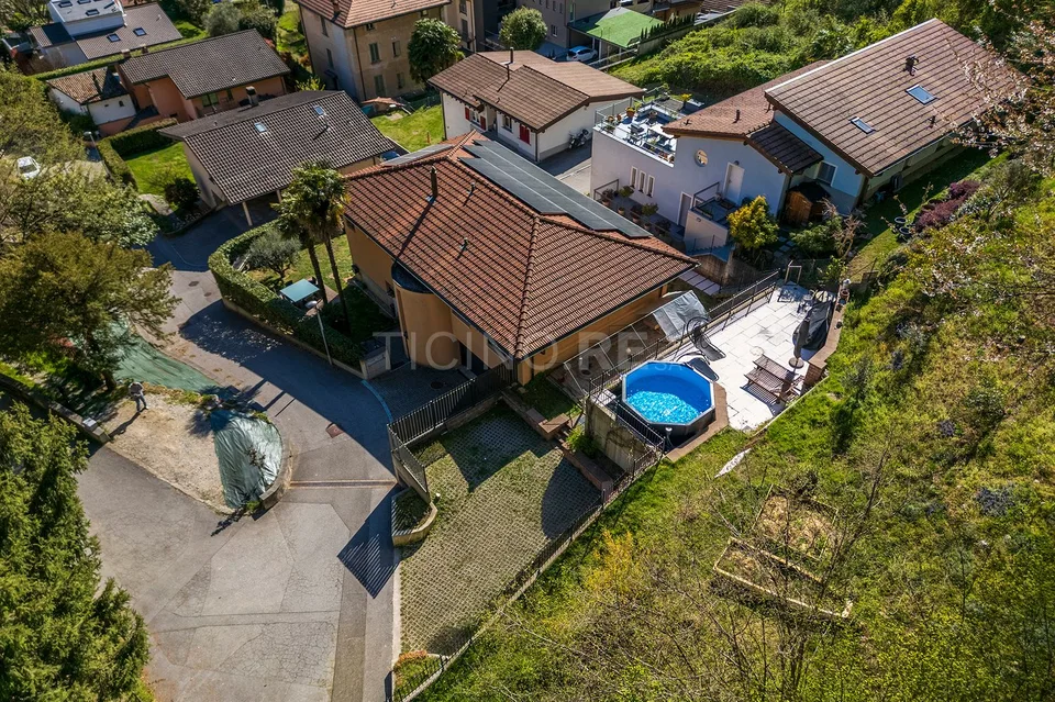 Villa near the lake in Figino – Privacy, nature and possibility of a two-family home just a few minutes from Lugano
