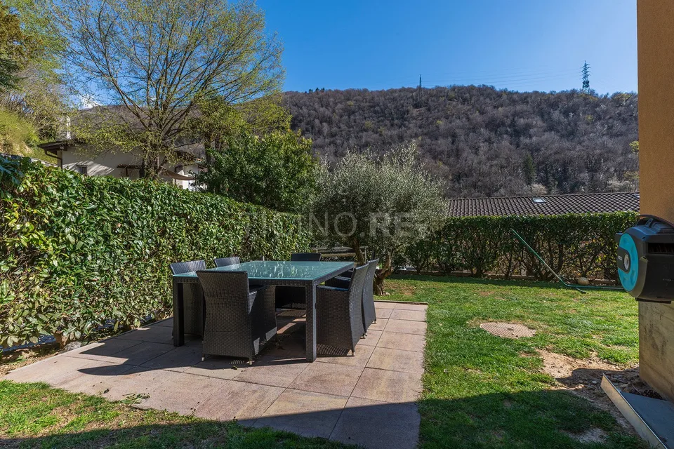 Villa near the lake in Figino – Privacy, nature and possibility of a two-family home just a few minutes from Lugano