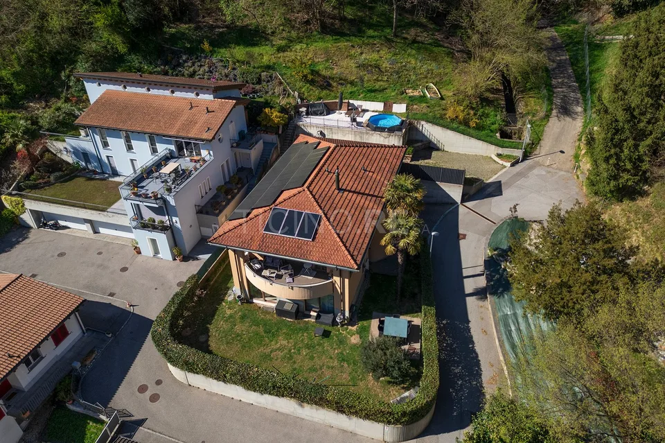 Villa near the lake in Figino – Privacy, nature and possibility of a two-family home just a few minutes from Lugano