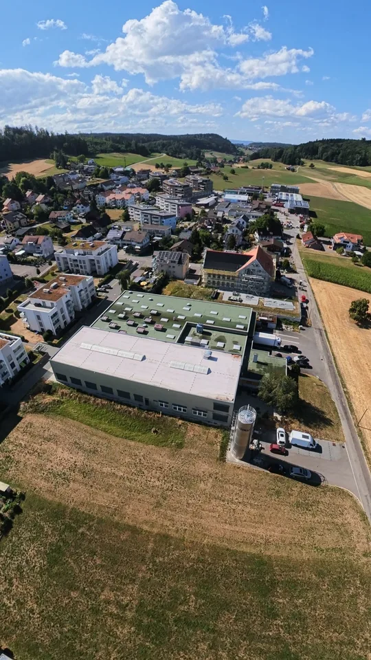 VIELSEITIGE UNTERNEHMENSLIEGENSCHAFT MIT LOGISTIK, BÜROS, BETRIEBSWOHNUNG UND TIEFKÜHLLAGER