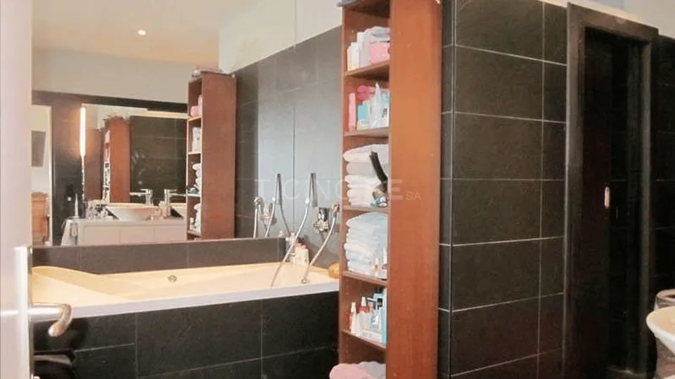 Historic Villa in Lugaggia – 12.5 rooms on 3 floors