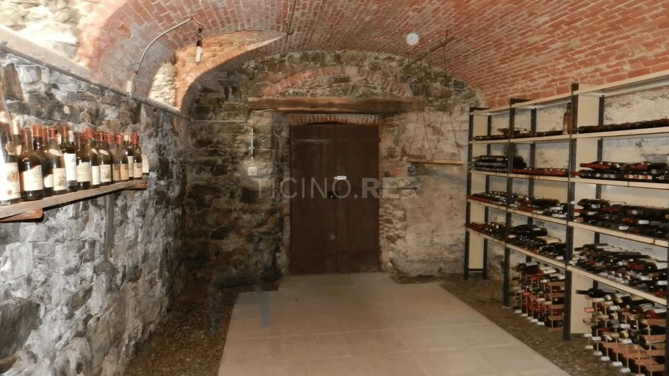 Historic Villa in Lugaggia – 12.5 rooms on 3 floors