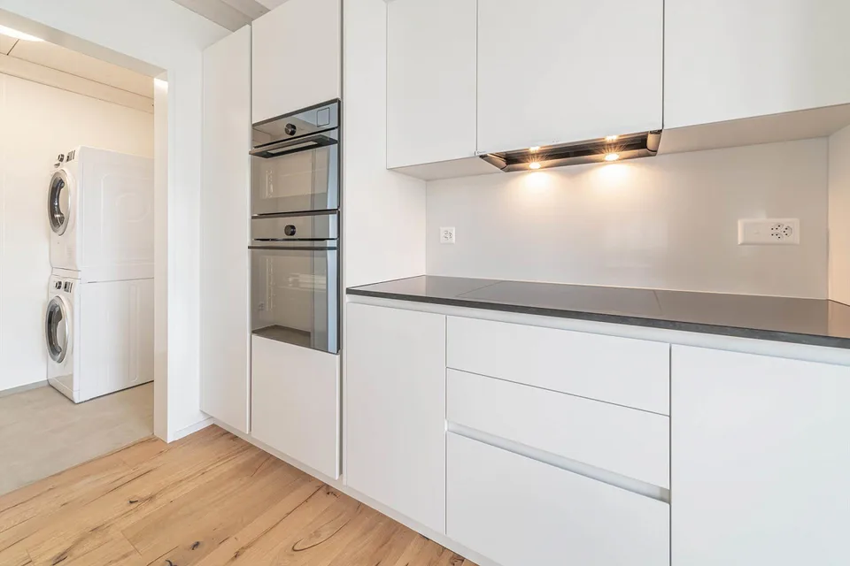 Exklusive 4.5 Zimmer-Galeriewohnung mit grosser Loggia und hochwertigen Ausbau