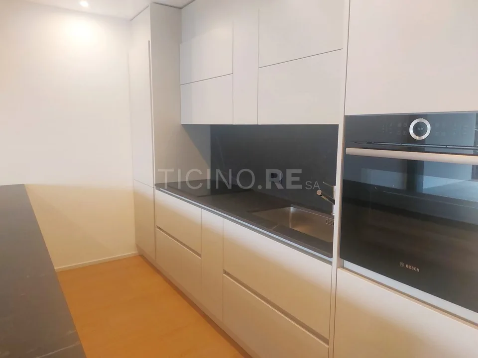 Montagnola: Luxuswohnung mit Panoramablick und privatem Garten