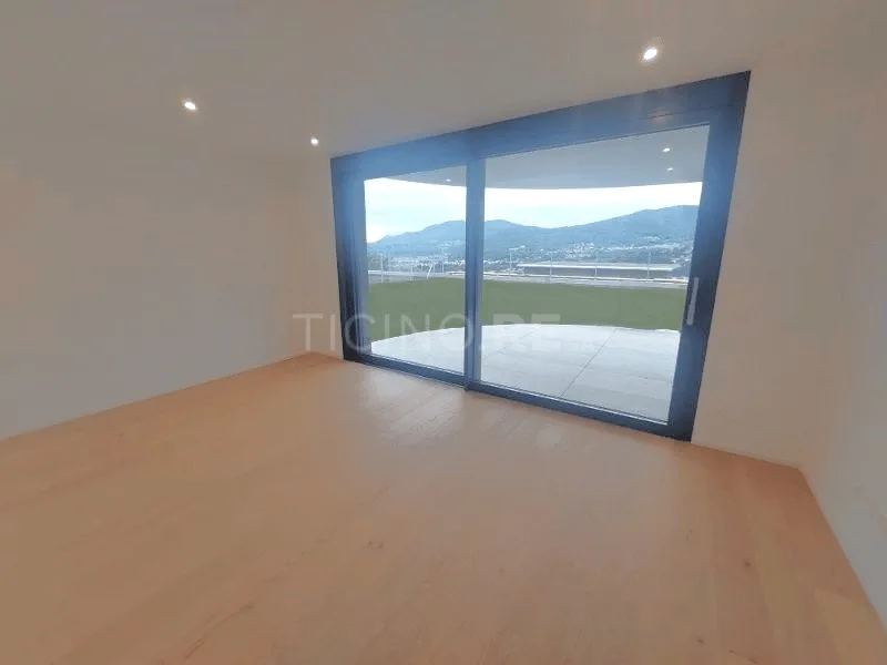 Montagnola: Luxuswohnung mit Panoramablick und privatem Garten