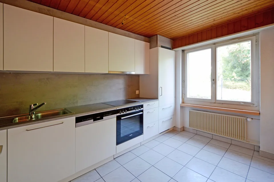 Multi-generation house. Two apartments. Many possibilities.