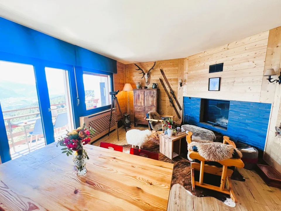 SAISONAL: Prachtiges 4.5-Zimmer-Wohnung renoviert - Außergewöhnliche Panoramablick - Gut gelegen - Ruhige Lage