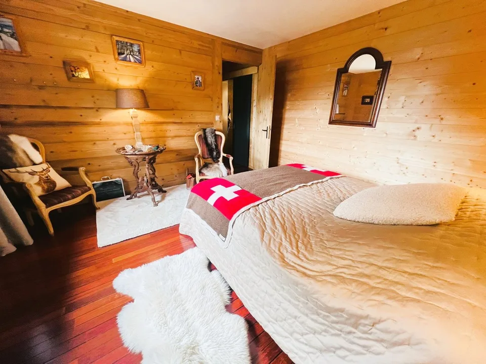 SAISONAL: Prachtiges 4.5-Zimmer-Wohnung renoviert - Außergewöhnliche Panoramablick - Gut gelegen - Ruhige Lage
