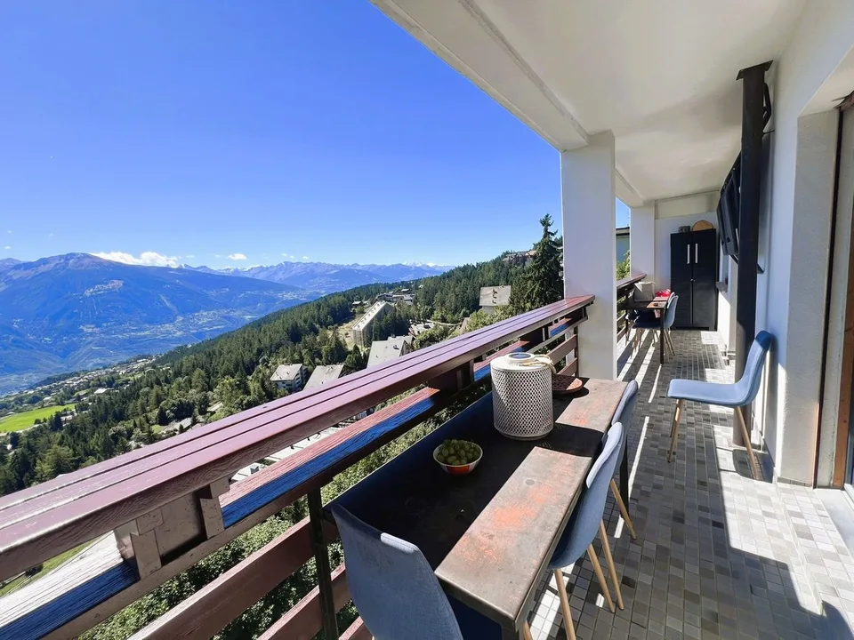 SAISONAL: Prachtiges 4.5-Zimmer-Wohnung renoviert - Außergewöhnliche Panoramablick - Gut gelegen - Ruhige Lage