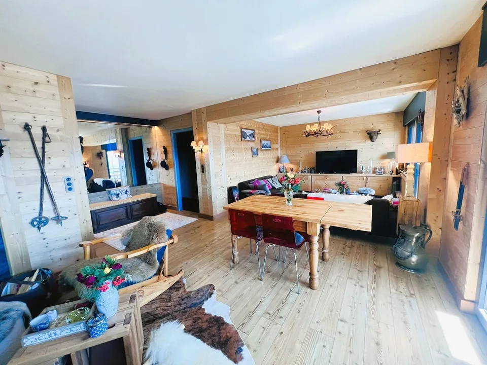 SAISONAL: Prachtiges 4.5-Zimmer-Wohnung renoviert - Außergewöhnliche Panoramablick - Gut gelegen - Ruhige Lage