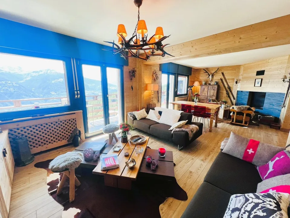 SAISONAL: Prachtiges 4.5-Zimmer-Wohnung renoviert - Außergewöhnliche Panoramablick - Gut gelegen - Ruhige Lage