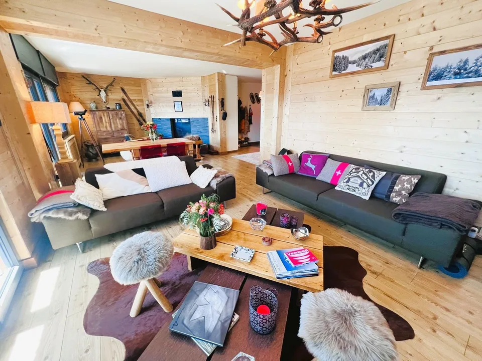 SAISONAL: Prachtiges 4.5-Zimmer-Wohnung renoviert - Außergewöhnliche Panoramablick - Gut gelegen - Ruhige Lage