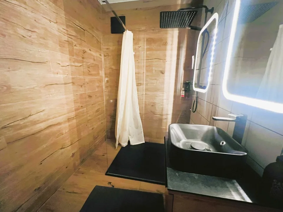 SAISONAL: Prachtiges 4.5-Zimmer-Wohnung renoviert - Außergewöhnliche Panoramablick - Gut gelegen - Ruhige Lage