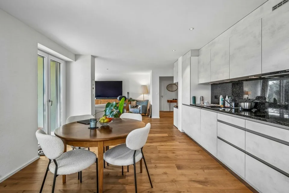 Appartement-jardin 2.5 pièces avec vue sur le Limmattal
