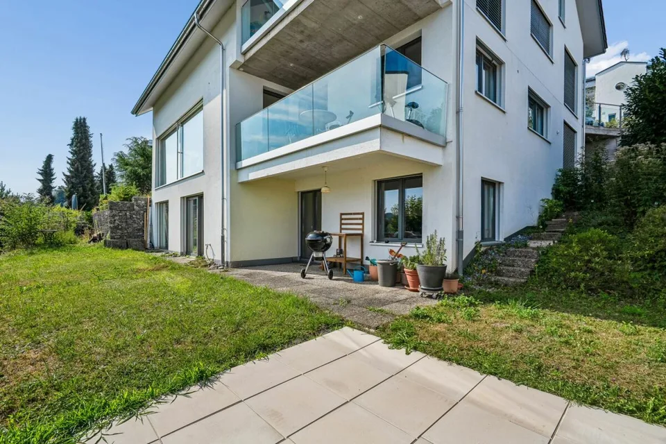 Appartement-jardin 2.5 pièces avec vue sur le Limmattal