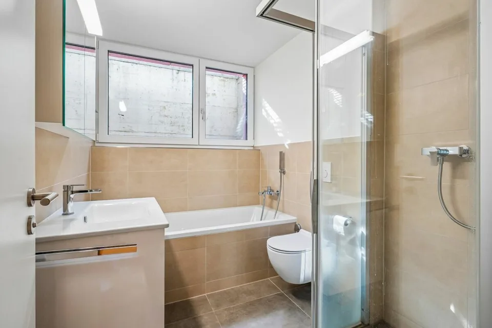 Appartement-jardin 2.5 pièces avec vue sur le Limmattal