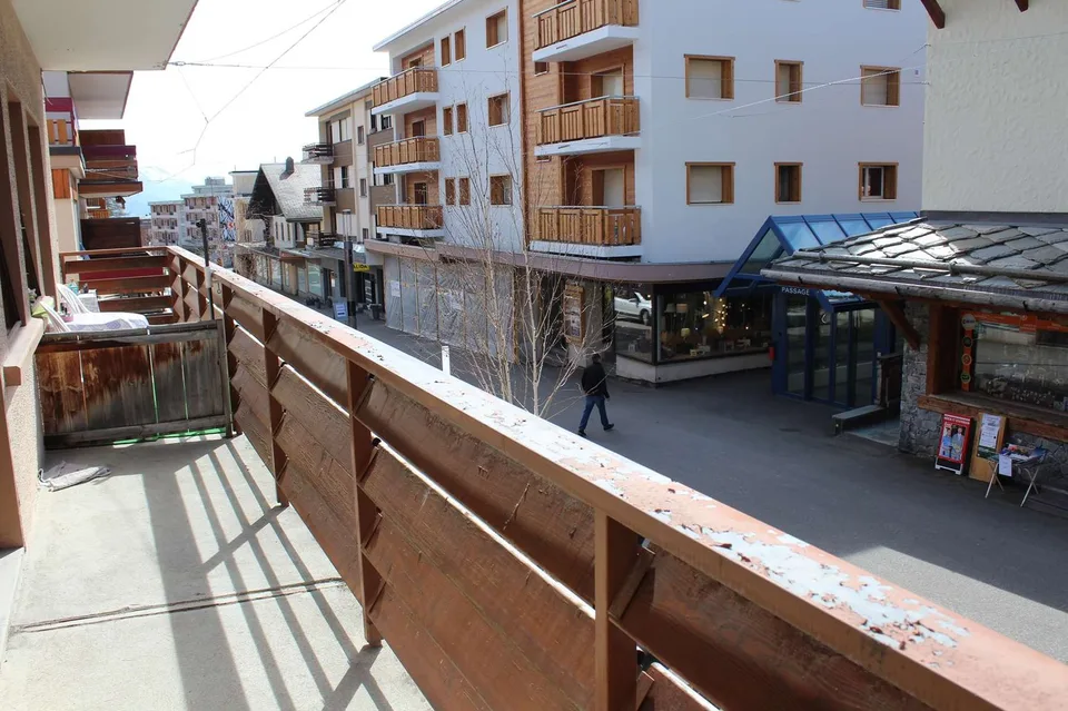 2,5 locali ristrutturati - Spaziosi & luminosi - Ideale nel cuore di Montana - Luogo tranquillo (zona pedonale)