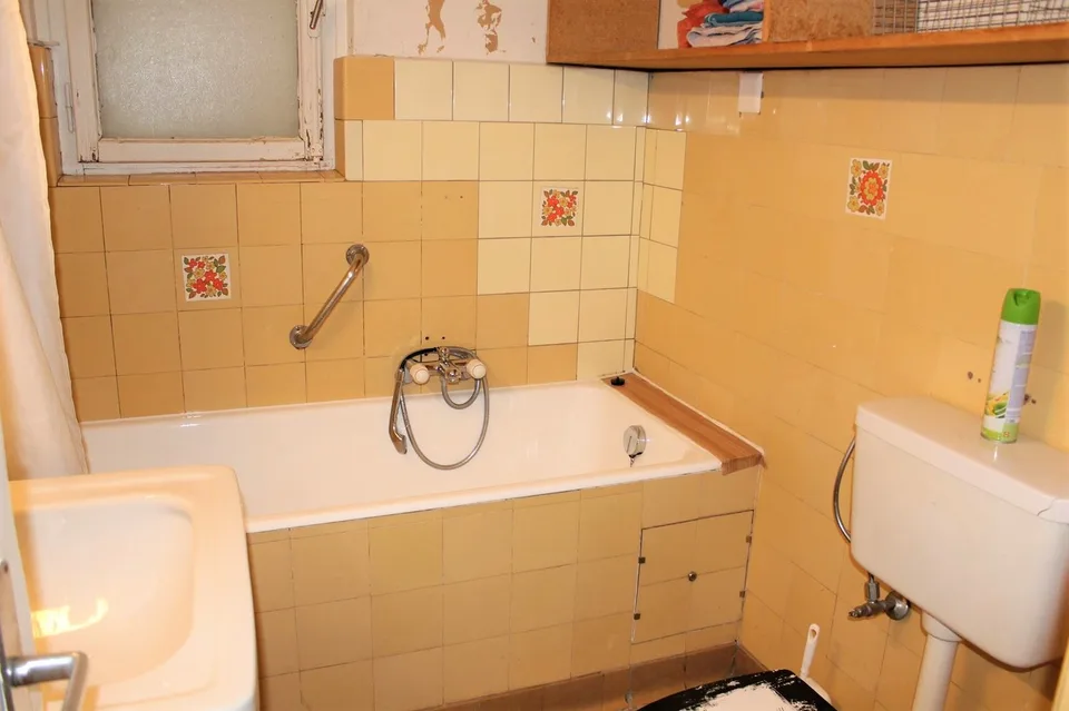 2,5 locali ristrutturati - Spaziosi & luminosi - Ideale nel cuore di Montana - Luogo tranquillo (zona pedonale)
