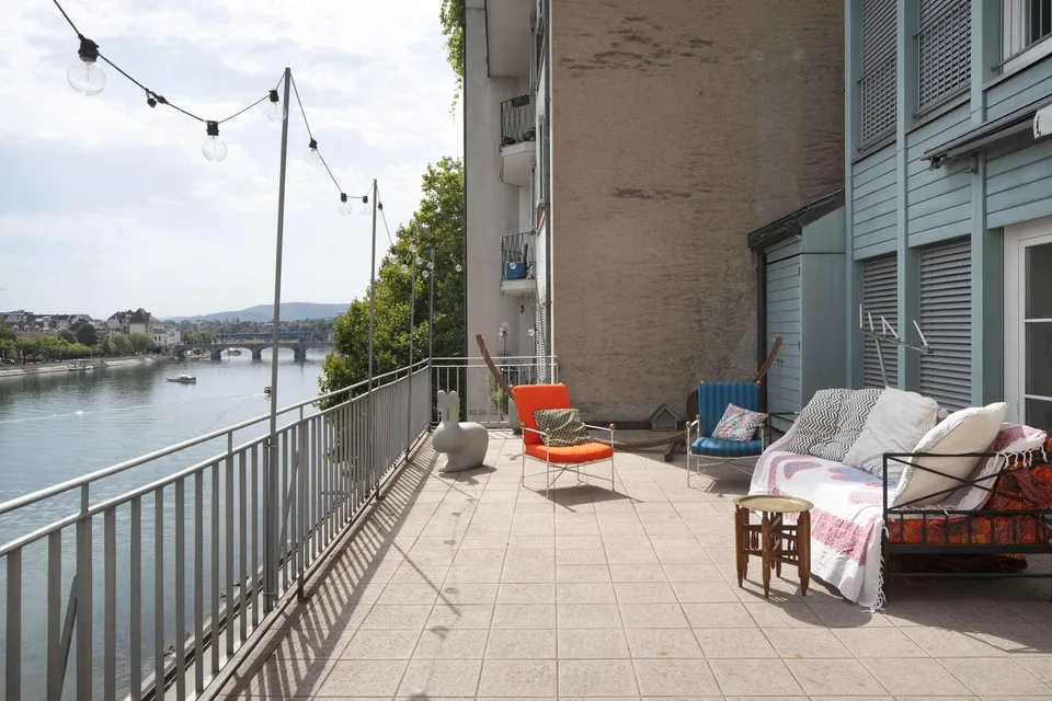 Exklusive Wohnung mit grosser Dachterrasse direkt am Rhein
