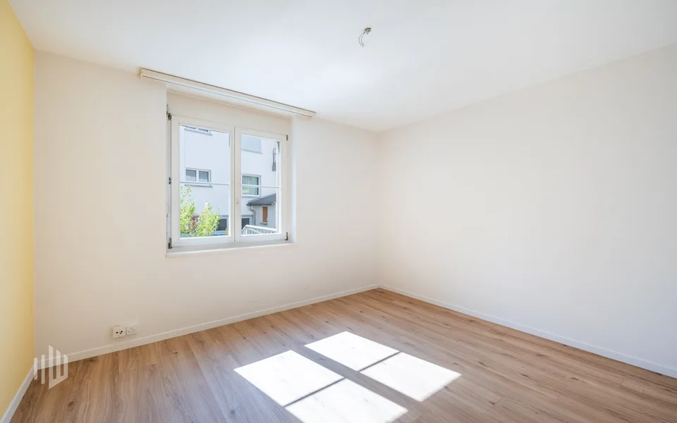 ImmoWyss -  Grosszügige 5,5-Zimmer Gartenwohnung an ruhiger Lage