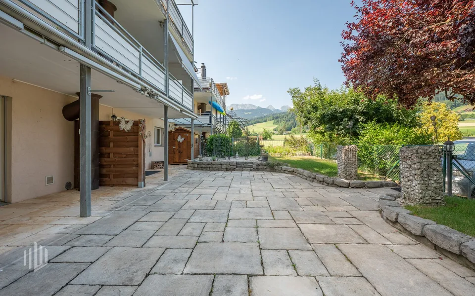 ImmoWyss -  Grosszügige 5,5-Zimmer Gartenwohnung an ruhiger Lage