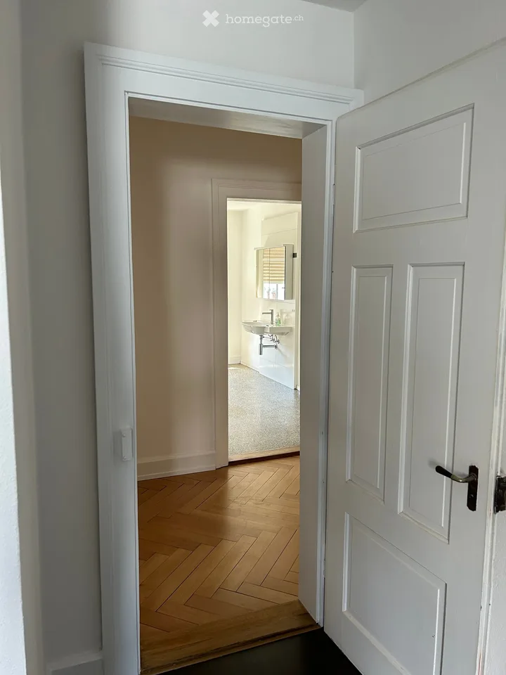 Schöne Dachgeschoß Wohnung mit Charme