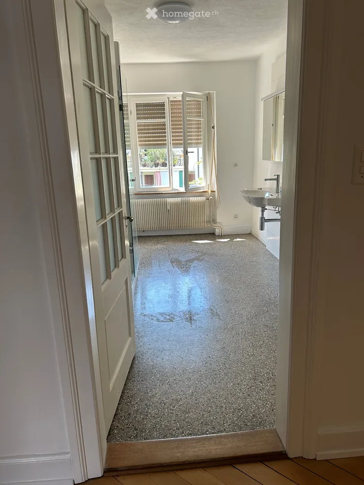 Schöne Dachgeschoß Wohnung mit Charme