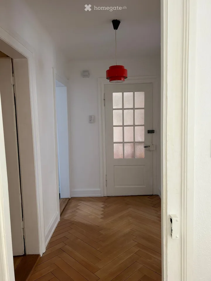 Schöne Dachgeschoß Wohnung mit Charme