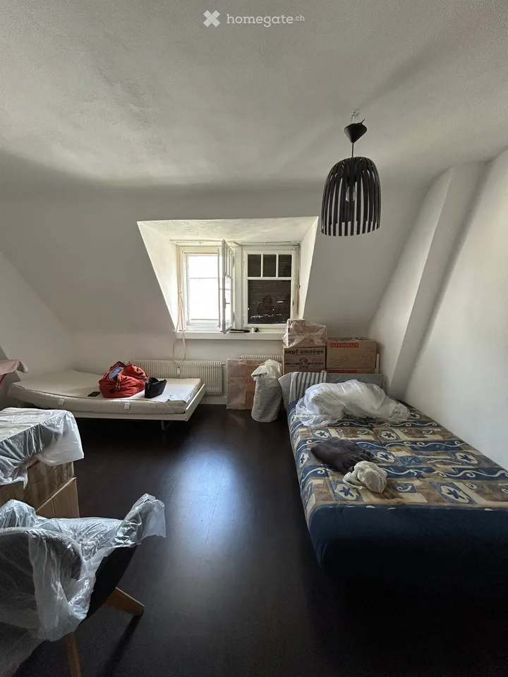 Schöne Dachgeschoß Wohnung mit Charme