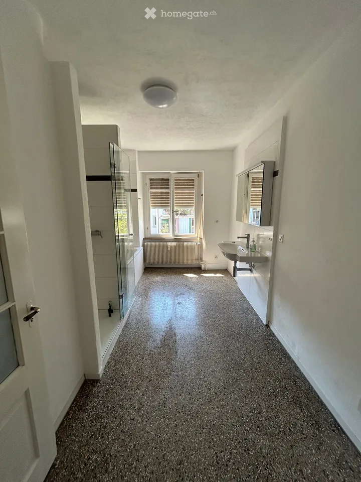 Schöne Dachgeschoß Wohnung mit Charme