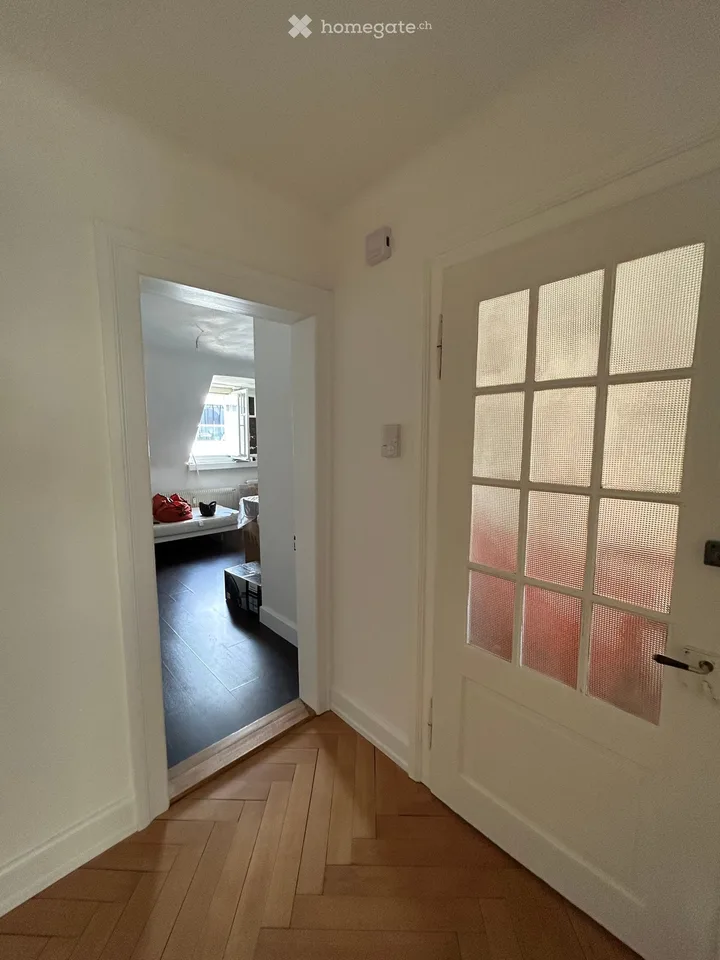 Schöne Dachgeschoß Wohnung mit Charme