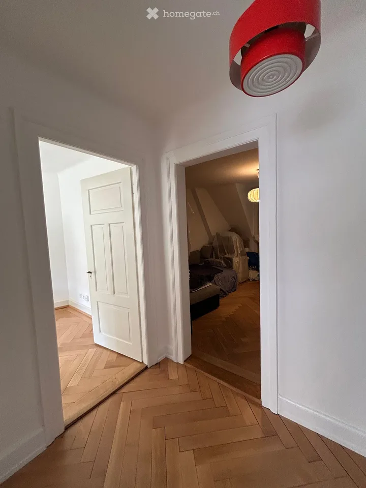 Schöne Dachgeschoß Wohnung mit Charme